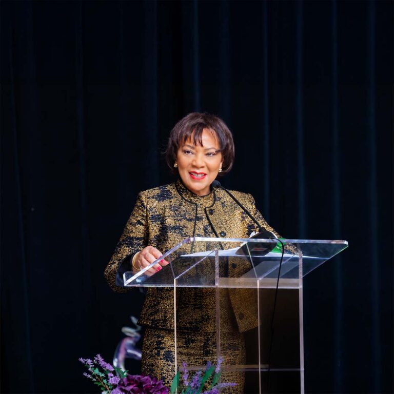 Dr. LaVerne Harmon giving acceptance speech.