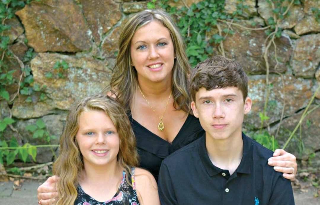 Kristen Dennis and her children.